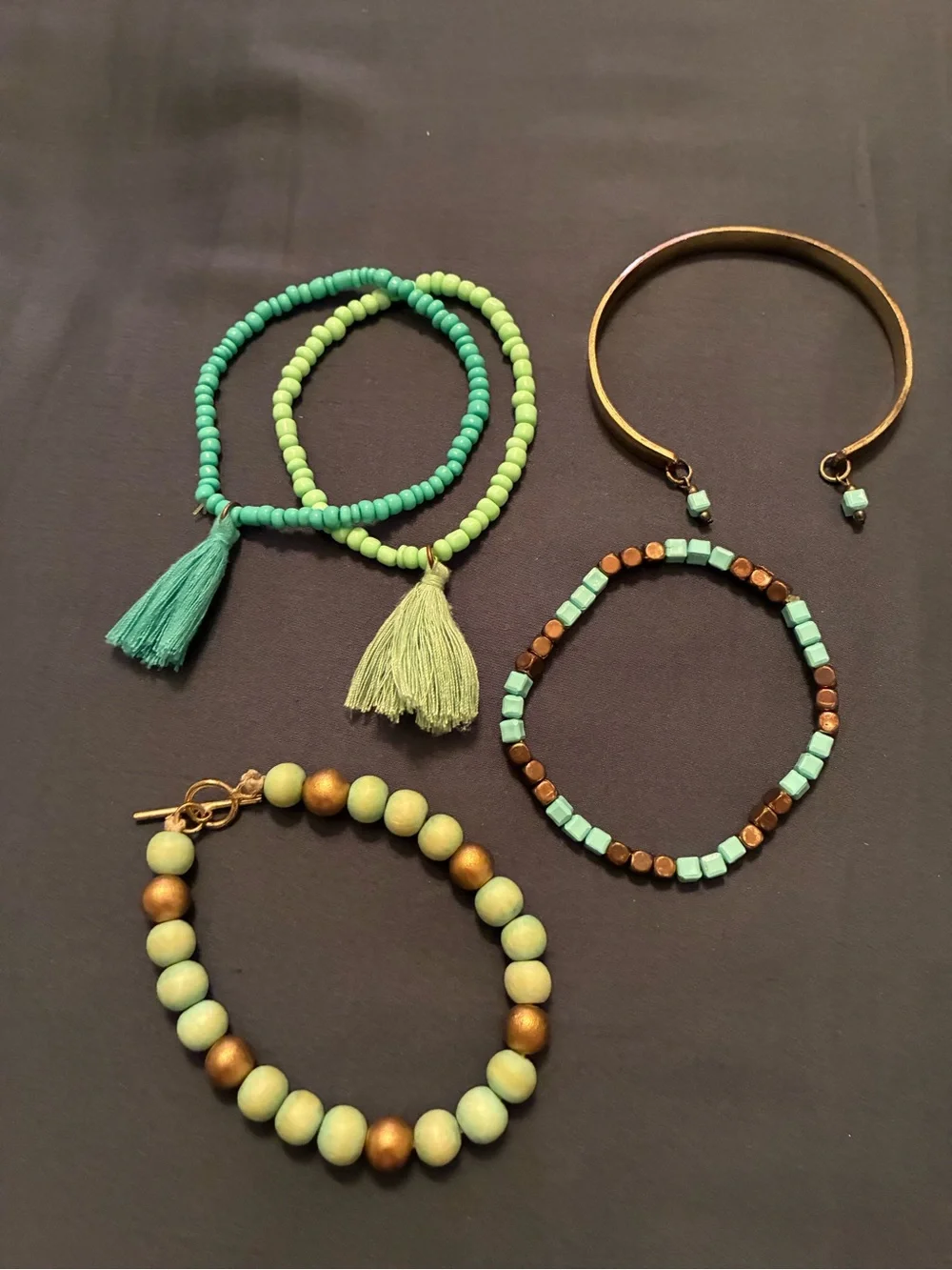 Fashion Jewelry Lot – Necklaces, Bracelets, Earrings, pendant, etc.